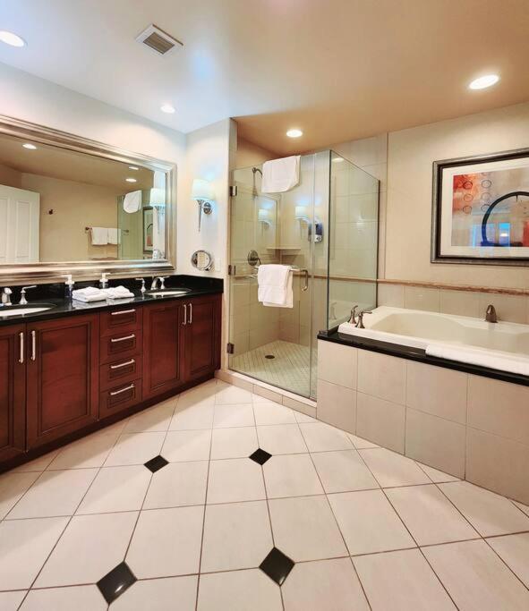 Apartamento The Signature At Mgm Condo! Stunning Strip Views & No Fees!